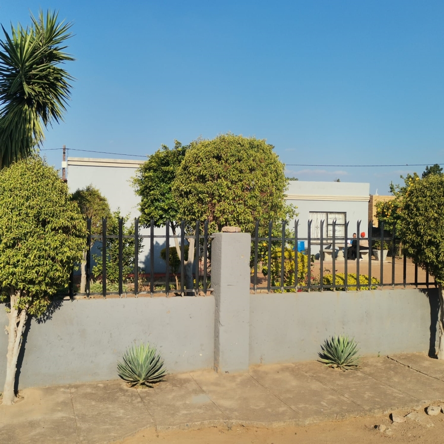 2 Bedroom Property for Sale in Lethlabile North West